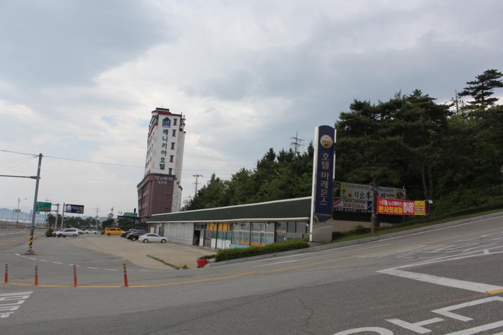 Benikea Hotel Mountain & Ocean Daepohang Sokcho Exterior photo